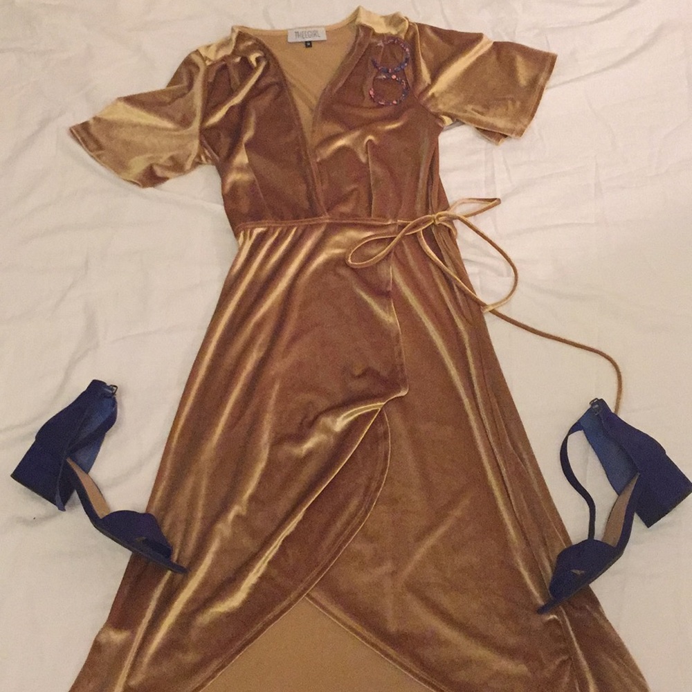 Gold velvet wrap dress - M